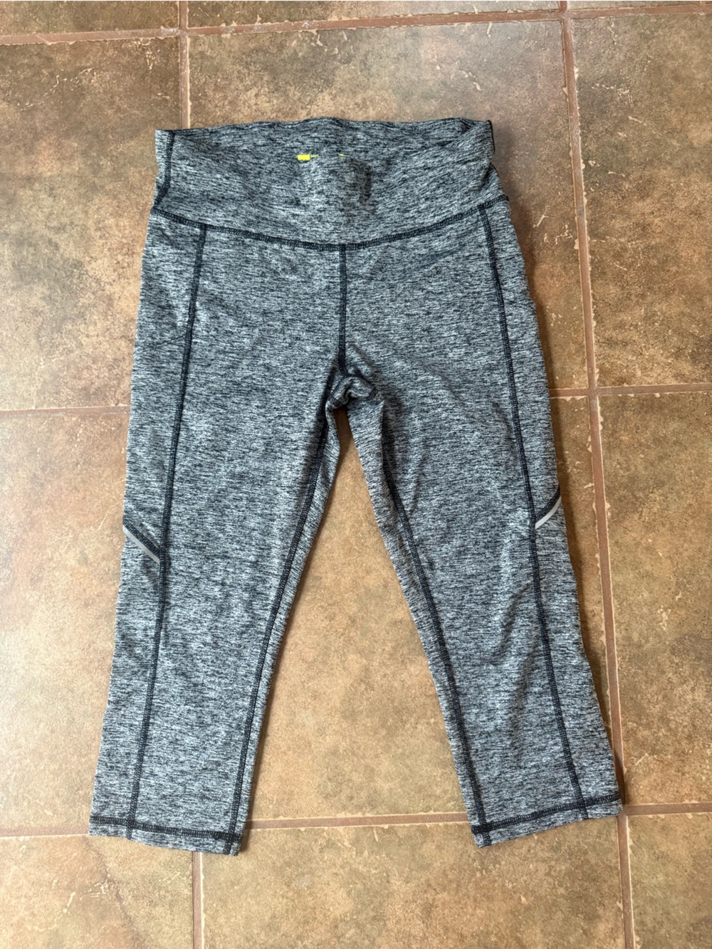 Xersion Heathered Gray Capri Leggings